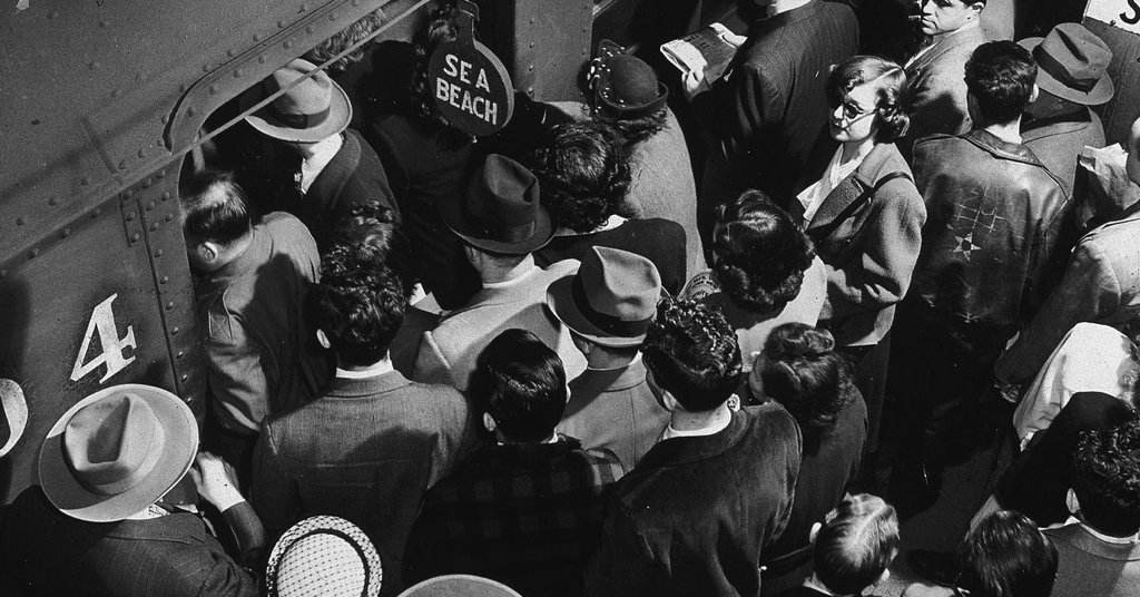 Black and white photo of a crowd